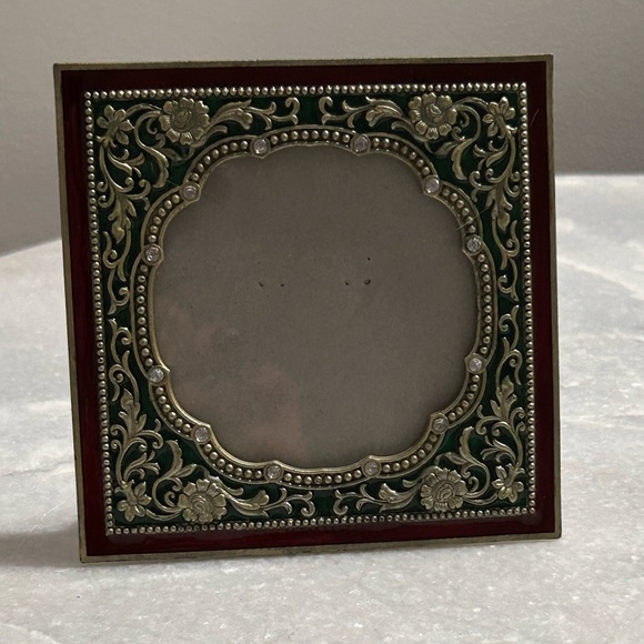 Vintage preowned ornate mini frame in metal, resin, glass, and crystals 3x3 pic - Picture 2 of 3
